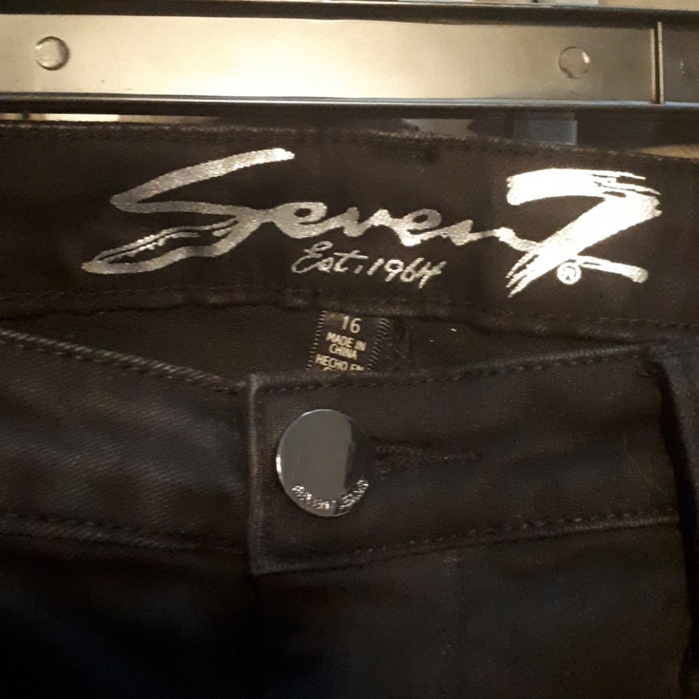 Black cropped skinny Seven Jeans